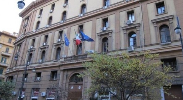 Centri riabilitazione, 3500 licenziamenti: marcia silenziosa sul lungomare di Napoli