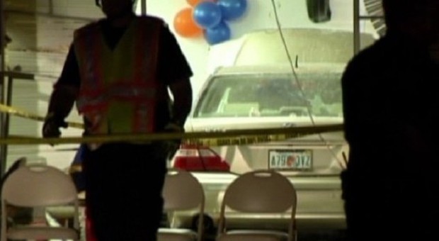 Usa, auto irrompe in una chiesa durante la funzione pasquale, 21 feriti