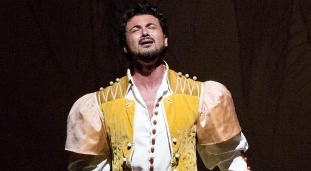 Vittorio Grigolo accusato di molestie, ma la Scala lo acclama: bis e lunghi applausi
