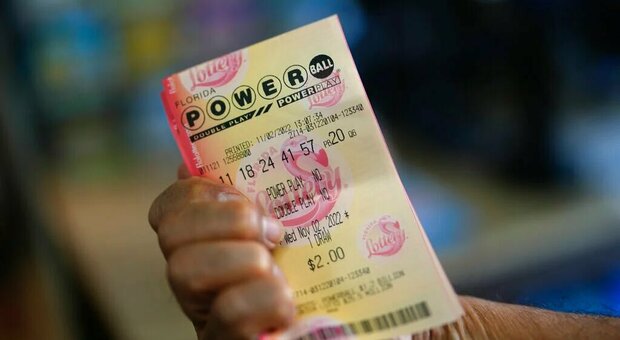 Powerball, sbancato il jackpot più alto di sempre: vinti 2 miliardi di dollari in California
