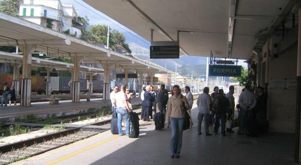 Ci sono i lavori, treni per Napoli a singhiozzo: domenica di disagi sulla tratta tra Cisterna e Formia