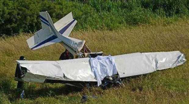 Ultraleggero precipita dopo il decollo: pilota morto sul colpo