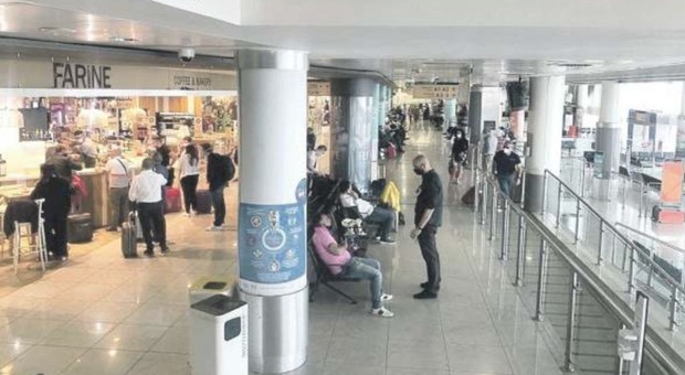 Aeroporto di Capodichino, riaccese le luci: a luglio e agosto il 50% dei voli