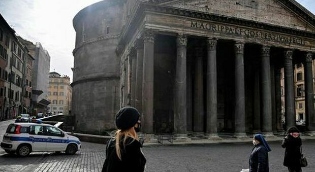 Roma, Omicron svuota gli alberghi: pioggia di disdette, restano senza turisti 6 camere su 10