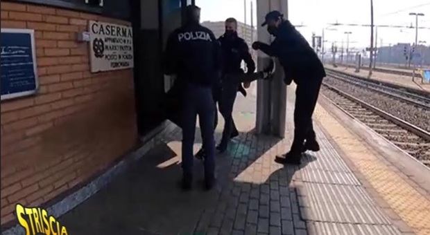 Striscia la notizia: arrestata una delle ladre della metro di Milano