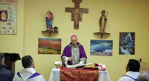 Il vescovo Antonazzo sconfessa il parroco: «La Diocesi è solo per l'accoglienza»