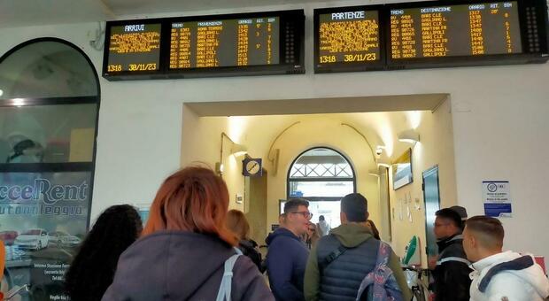 Sciopero treni 1 dicembre, previsti ritardi e cancellazioni: fasce di garanzia Trenitalia e treni garantiti Italo