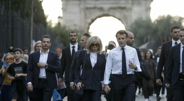 Macron e Brigitte, vacanze romane: il tour dal Vaticano al Quirinale