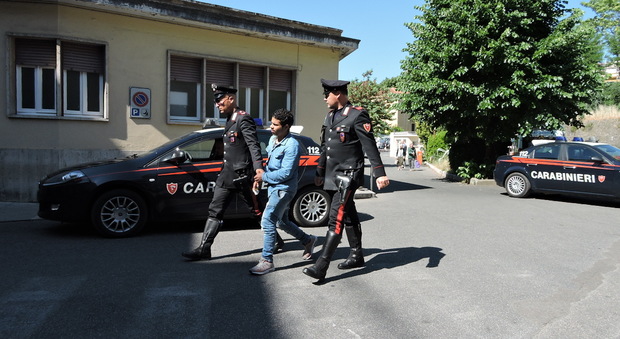 Roma, vigile in pensione accoltellato durante una tentata rapina: fermato un egiziano di 19 anni