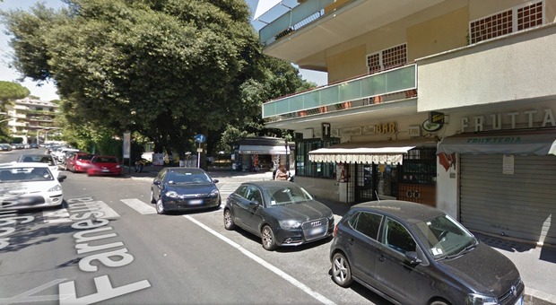 Roma, ragazzina di 12 investita da un'auto sulle strisce a Ponte Milvio: è grave