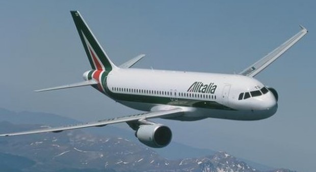 Crisi Alitalia, confronto a oltranza con i sindacati, sciopero confermato il 6 aprile. Il ministro Calenda: «Accordo possibile»