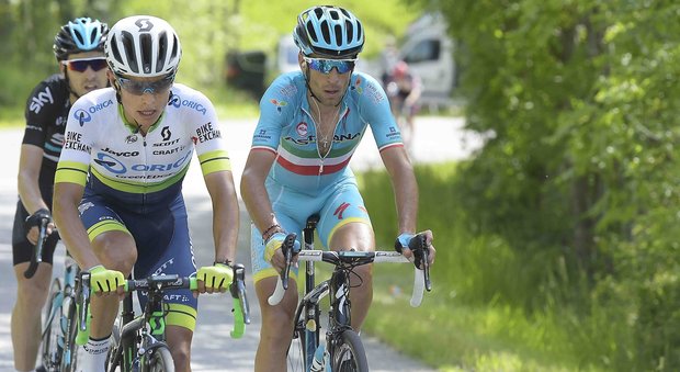 Chaves (a sinistra) con Nibali