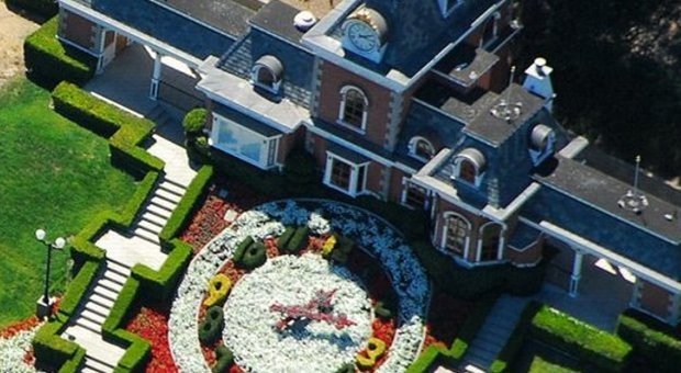 immagine Neverland, nessuno vuole il ranch di Michael Jackson in California: il prezzo scende da 100 a 67 milioni di dollari