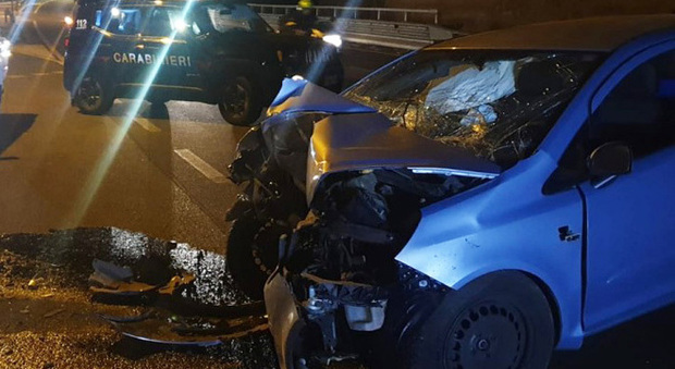 immagine Velletri, auto sbanda e finisce contro un muro: grave 19enne
