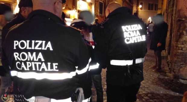 Roma, vendita illegale di alcol nelle zone della movida: sanzioni per 70mila euro