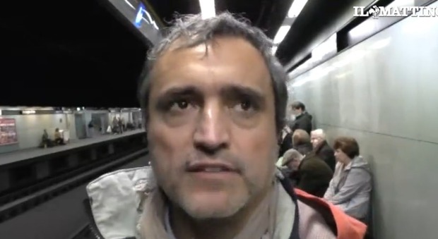 Napoli, vandali all'assalto in metro: «Proviamo piacere a distruggere»