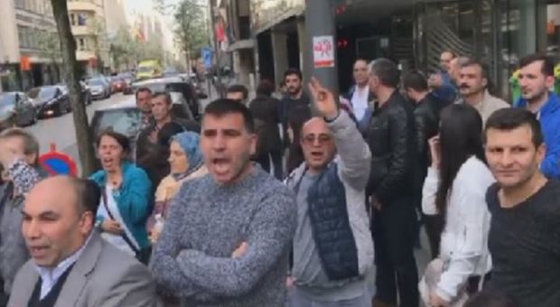 Bruxelles, scontri con feriti davanti al consolato turco