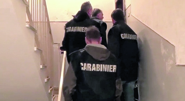 Maltratta e vuole picchiare moglie e suocera davanti ai bambini, i vicini sentono le grida e danno l'allarme: in carcere un 29enne (foto d'archivio)