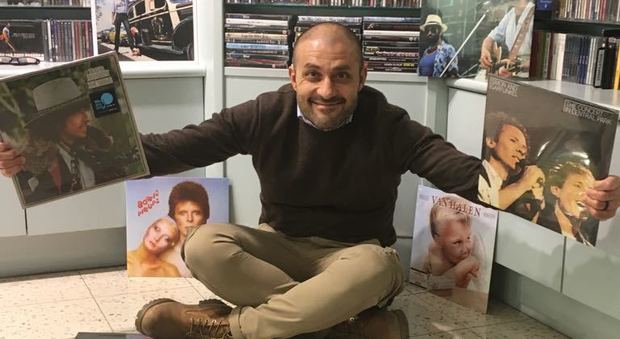 Massimiliano Pezzolla, la storico negozio di dischi di Belluno chiude a fine anno