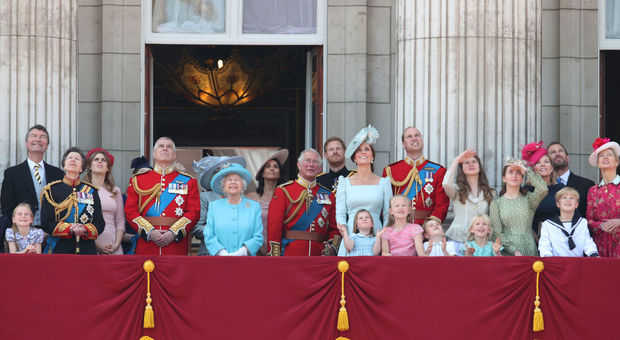 Aneddoti, obblighi e divieti: tutte le curiosità che non sapete sulla famiglia reale britannica
