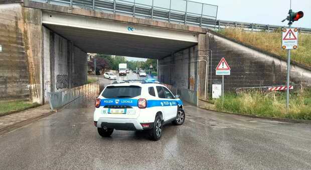 Maltempo, ad Ancona chiuse alcune strade: cambia la circolazione a causa delle forti piogge