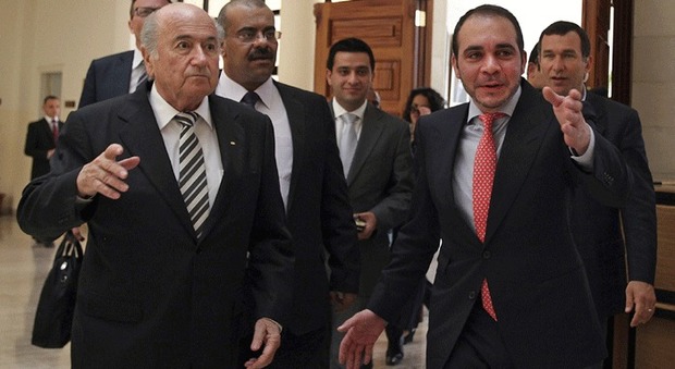 Ali Al Hussein e l'ex presidente Blatter