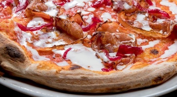 «Vorrei una pizza»: il messaggio in codice al 911 che ha salvato una donna da un'aggressione