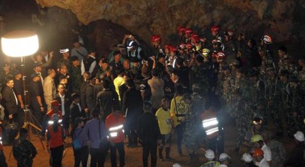 Thailandia, 12 ragazzi bloccati nella grotta: si spera ancora per baby calciatori
