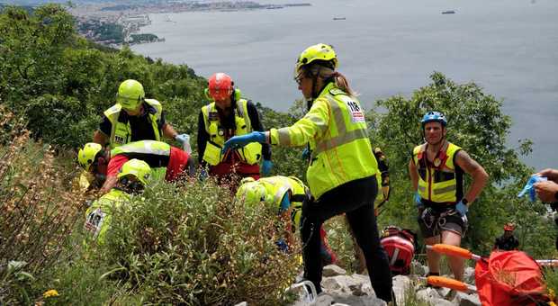 Trieste, donna di 44 anni precipita in un dirupo: è gravissima