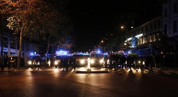 Notte di terrore in Francia: sparatoria davanti alla moschea di Avignone, otto feriti. «Esclusa matrice terroristica»