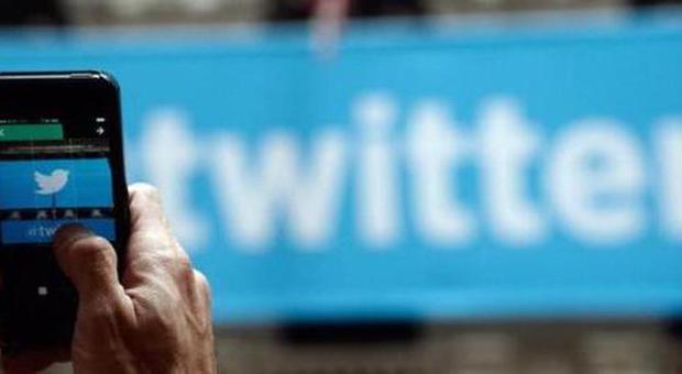 Twitter, novità nella chat: i tweet pubblici possono essere condivisi in privato