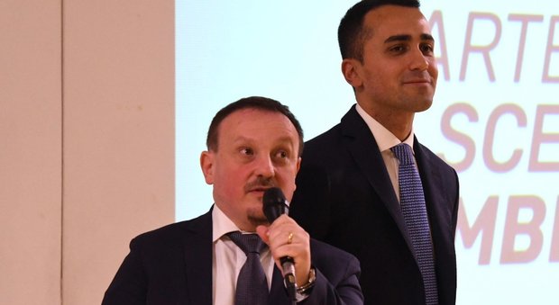 Il candidato M5S non vedente star a Pescara: «Dobbiamo fare una politica che guardi lontano»