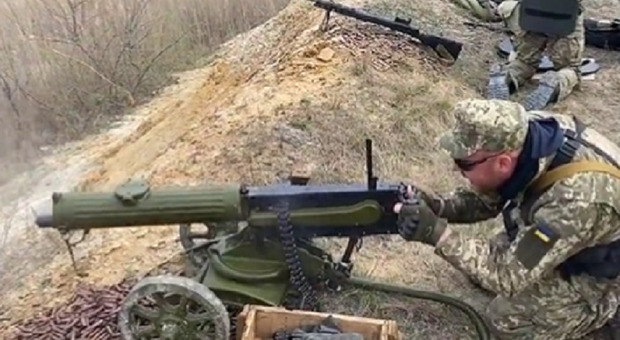 Ucraina, ai soldati fornite anche mitragliatrici Vickers (raffreddate ad acqua) di inizio 900