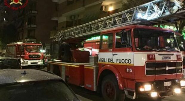 Roma, incendio in un appartamento in via Gaio Melisso (zona Tuscolana): morta una donna