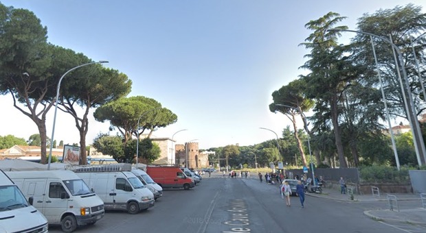 Roma, scontro tra suv e scooter: un ferito grave