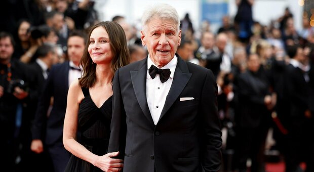 Harrison Ford ringiovanito di 40 anni, il "miracolo" del giovane Indiana Jones a Cannes 2023