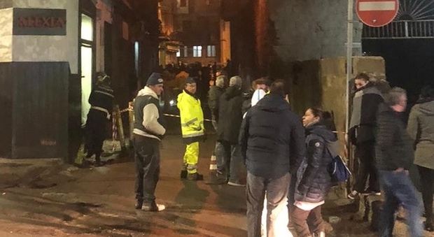 Napoli senza acqua: palazzo sgomberato e mille famiglie a secco, notte da incubo a Miano