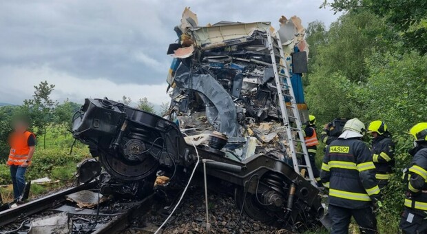 Scontro fra treni in Repubblica Ceca, due morti e decine di feriti