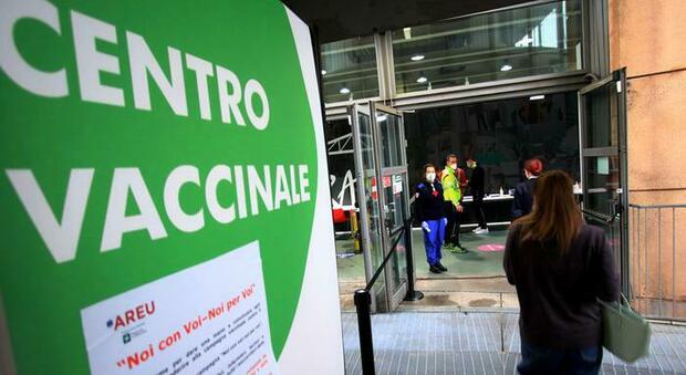 Covid in Italia, Battiston: «Siamo al picco di contagi, avanti tutta coi vaccini o arriveranno nuove varianti»