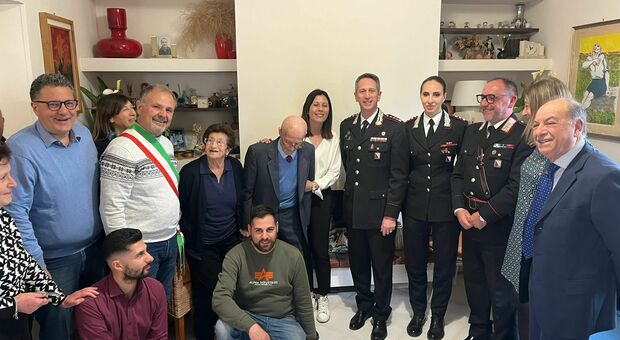 L'arma dei carabinieri festeggia i 102 anni di nonno Salvatore Gallo