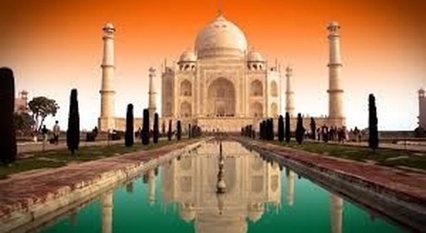 In India per ammirare il Taj Mahal lascito della dinastia dei Moghul