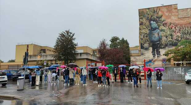 Civita Castellana, al Colasanti secondo giorno di sciopero degli studenti: «Ascoltate i nostri disagi»