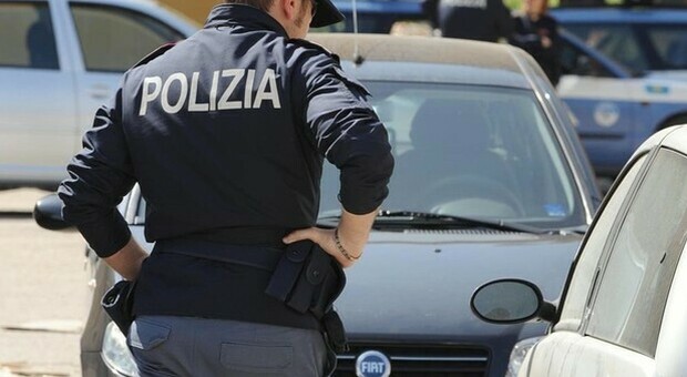 Roma, incidente con auto della Polizia a San Basilio: tre feriti, gravi due donne che erano sul marciapiede