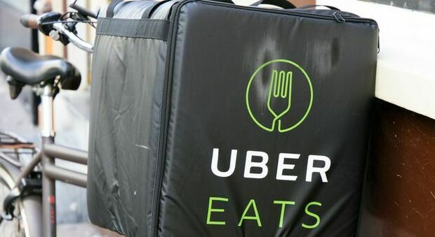 Proteste contro Uber eats alla stazione centrale