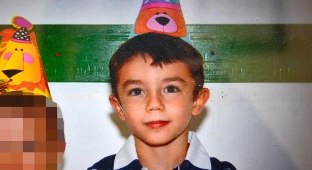 Giovanni, morto in ospedale a 6 anni: «Un errore medico», due indagati