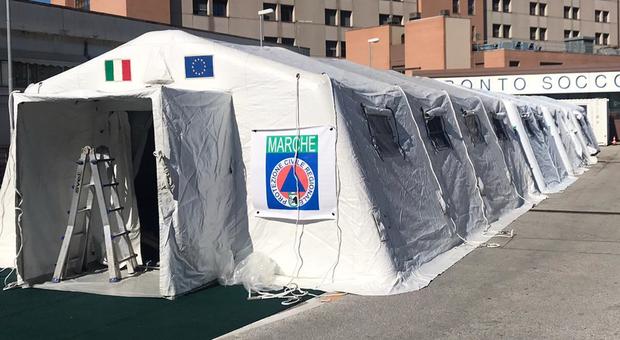 Coronavirus, tutto esaurito nei reparti di terapia intensiva: «E ci sono intubati in attesa» Coronavirus, tutto esaurito nei reparti di terapia intensiva: «E ci sono intubati in attesa»
