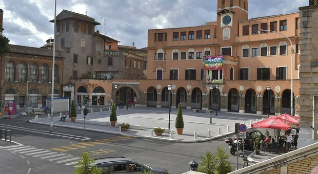 Piazza Sempione pedonale: il restyling della discordia. Le critiche: «Senza verde e con pochi parcheggi»