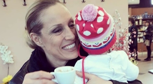 Annalisa Minetti, insulti sul web per il secondo figlio: «Non sanno amare, li perdono»