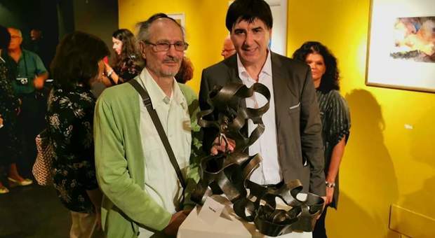 Addio Fontana grande artista: le sue opere alla Biennale. Aveva 65 anni