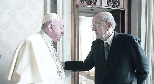 De Mita dal Papa, colloquio in Vaticano: «Abbiamo parlato di politica, ma estera»